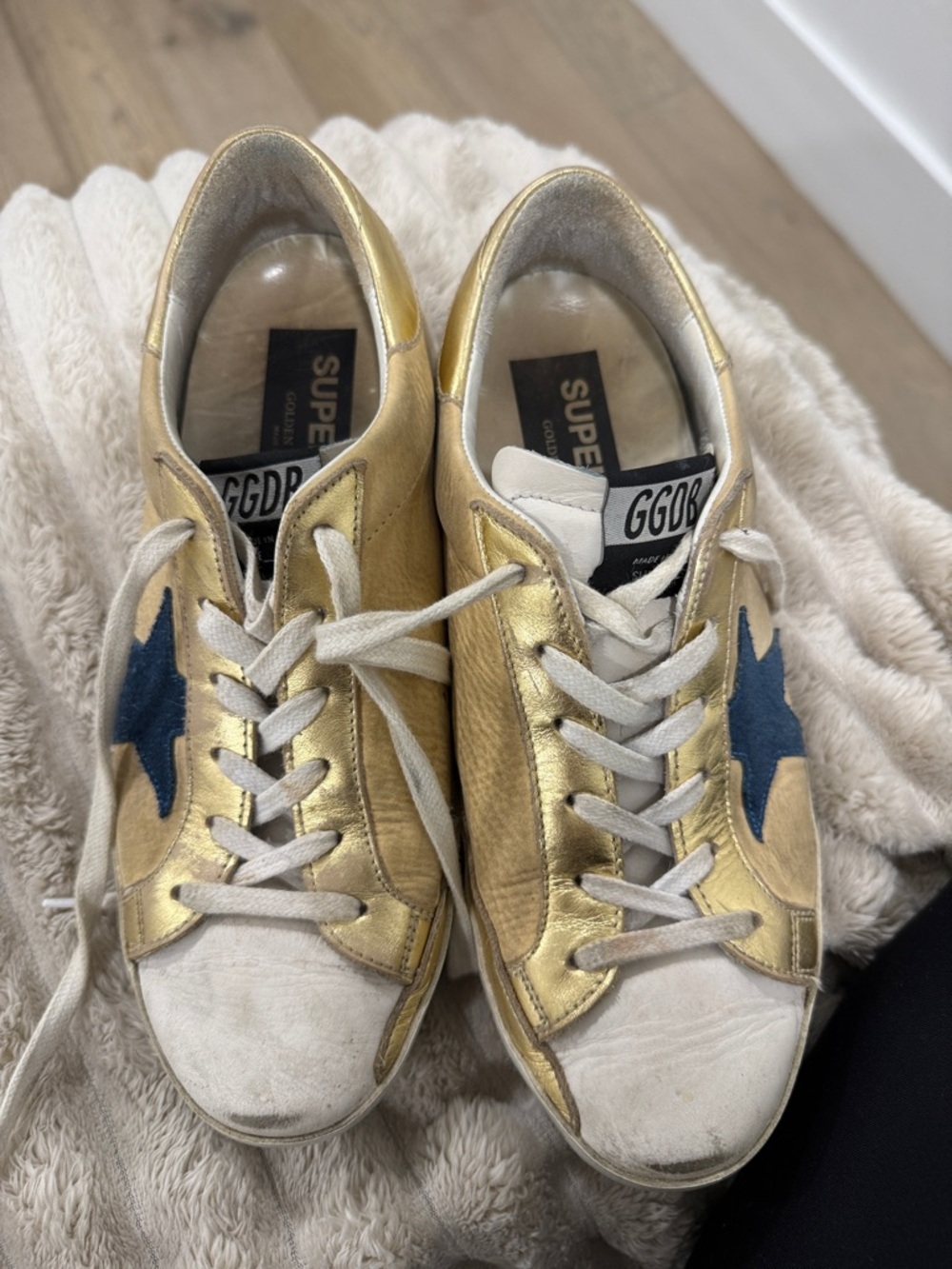 Golden Goose Gold Leather Sneakers with Blue Star - Picture 4 of 7